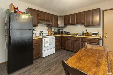 604 Valmar Dr, Marion, IL 62959 photo 7