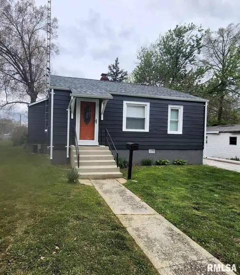 619 Madison St, Benton, IL 62812