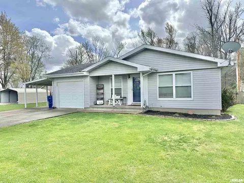 1629 Saunders Ave, Carmi, IL 62821