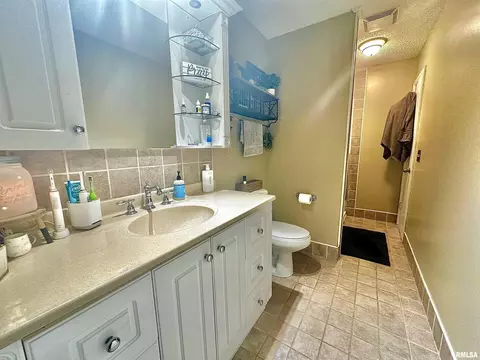 1629 Saunders Ave, Carmi, IL 62821 photo 10