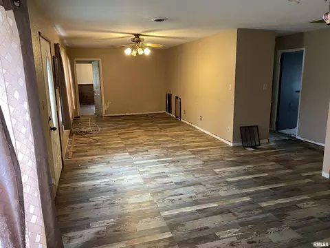 5 Charles Dr, Centralia, IL 62801 photo 2