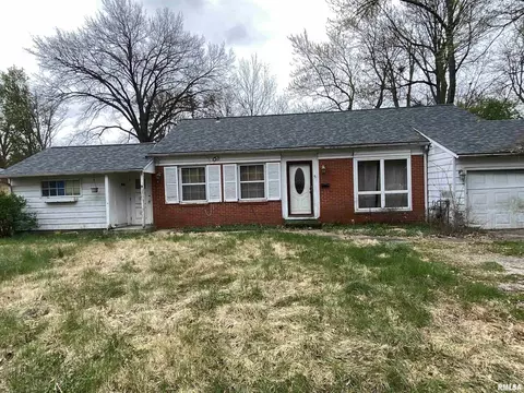 5 Charles Dr, Centralia, IL 62801