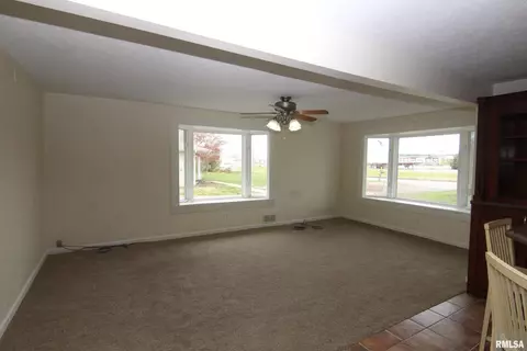 210 Springfield Ave, Anna, IL 62906 photo 14