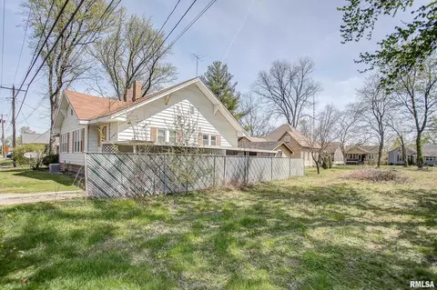 313 W 3rd St, Centralia, IL 62801 photo 9