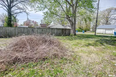313 W 3rd St, Centralia, IL 62801 photo 7