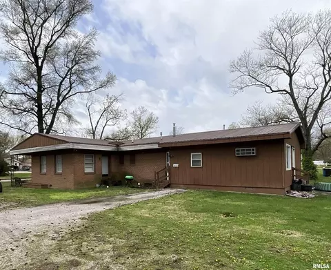1152 E Broadway St, Centralia, IL 62801