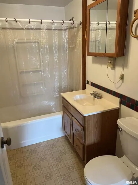 401 W Sylvester Ave, Christopher, IL 62822 photo 11