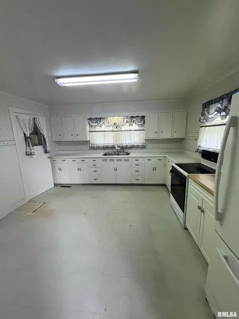 401 W Sylvester Ave, Christopher, IL 62822 photo 8