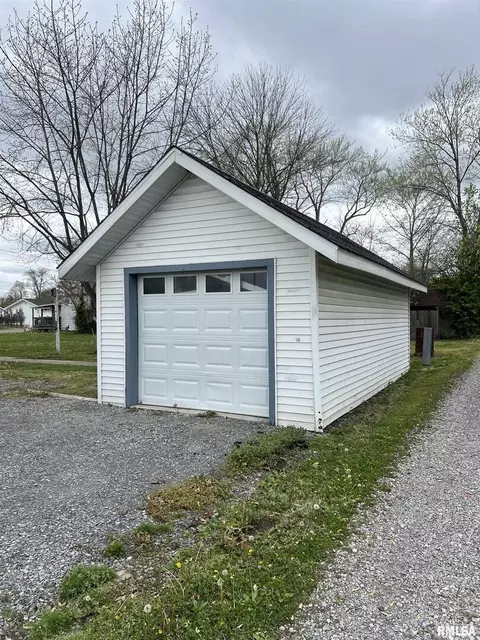 401 W Sylvester Ave, Christopher, IL 62822 photo 15