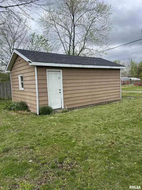 401 W Sylvester Ave, Christopher, IL 62822 photo 16