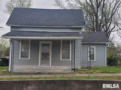 500 E St Charles Ave, Mcleansboro, IL 62859