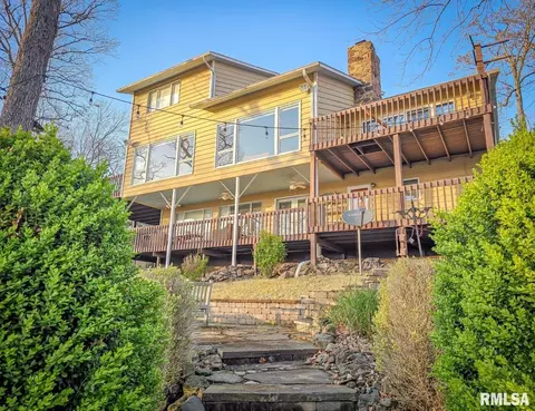 1065 Lakeshore Dr S, Goreville, IL 62939