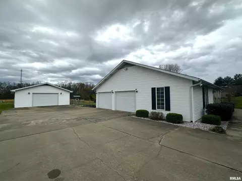 12173 Foxcroft Dr, West Frankfort, IL 62896