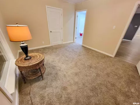427 E 4th St, Flora, IL 62839 photo 7