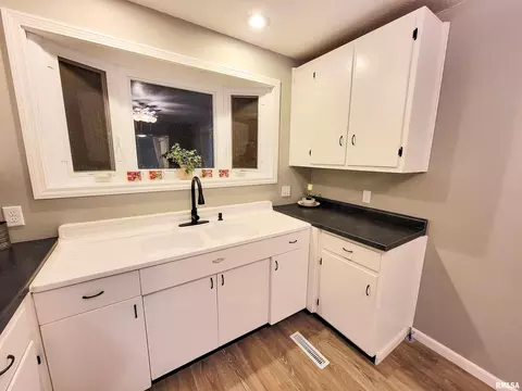 427 E 4th St, Flora, IL 62839 photo 24