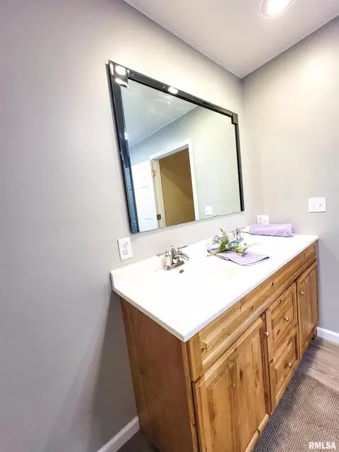 427 E 4th St, Flora, IL 62839 photo 43