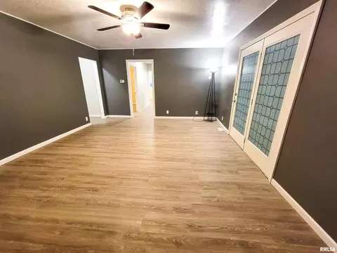 427 E 4th St, Flora, IL 62839 photo 18