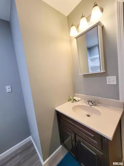 427 E 4th St, Flora, IL 62839 photo 57