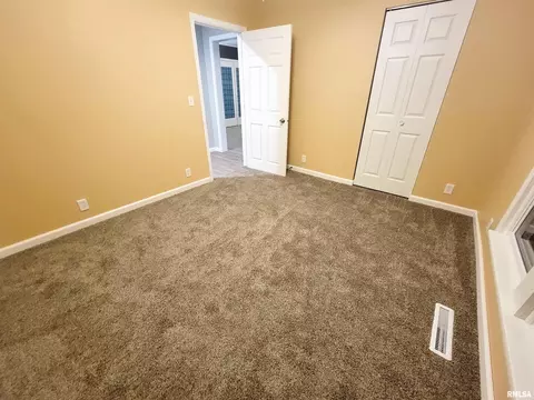 427 E 4th St, Flora, IL 62839 photo 54