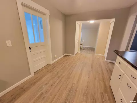 427 E 4th St, Flora, IL 62839 photo 31