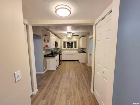 427 E 4th St, Flora, IL 62839 photo 32