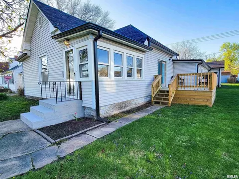 427 E 4th St, Flora, IL 62839 photo 1