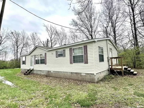 29251 Sycamore Rd, Centralia, IL 62801