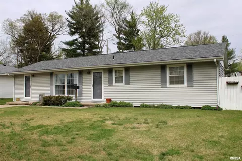 6 Gayla Ave, Centralia, IL 62801