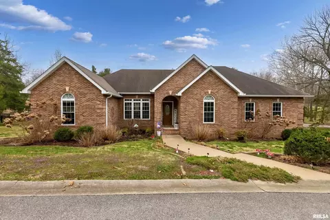 1175 Grand Oak Dr, Carbondale, IL 62901