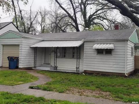 512 N 8th St, Mount Vernon, IL 62864
