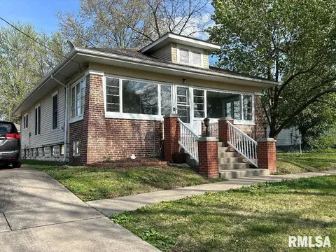 110 S Peach St, Du Quoin, IL 62832