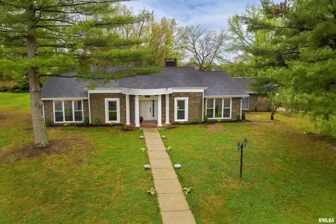 3105 W Kent Dr, Carbondale, IL 62901