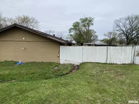 305 S Church St, Christopher, IL 62822 photo 3