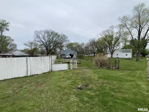 305 S Church St, Christopher, IL 62822 photo 4