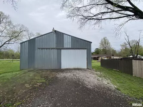 305 S Church St, Christopher, IL 62822 photo 9