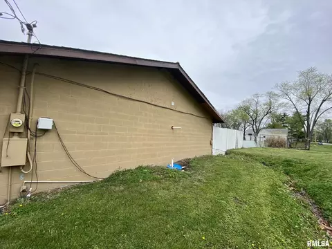 305 S Church St, Christopher, IL 62822 photo 2
