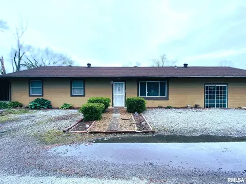 305 S Church St, Christopher, IL 62822