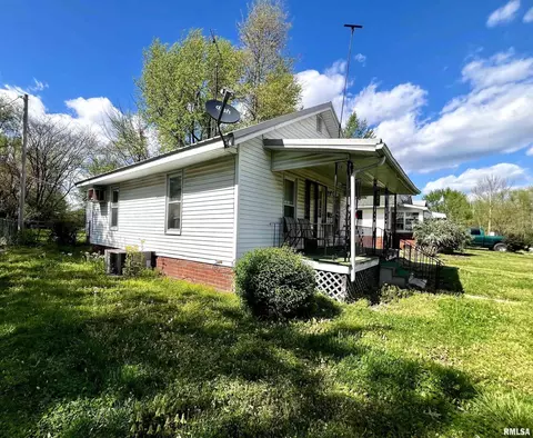 207 Elm St, Zeigler, IL 62999