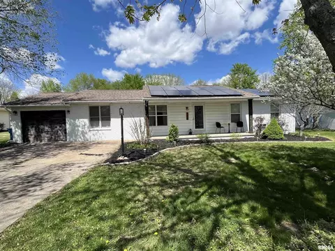 1006 Jeffrey Dr, Carterville, IL 62918