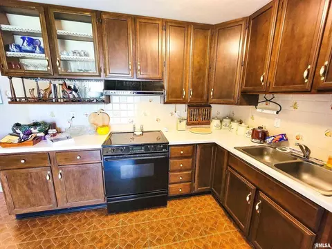 918 W 5th St, Flora, IL 62839 photo 15