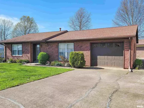 918 W 5th St, Flora, IL 62839 photo 1