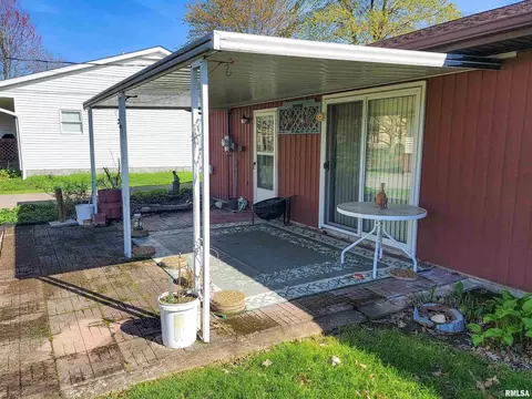 918 W 5th St, Flora, IL 62839 photo 3