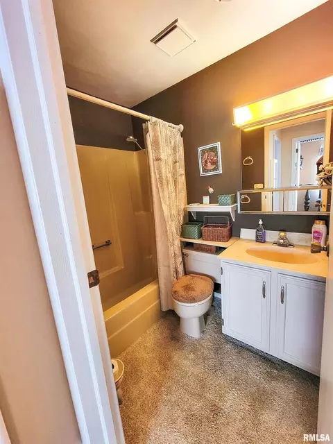 918 W 5th St, Flora, IL 62839 photo 40