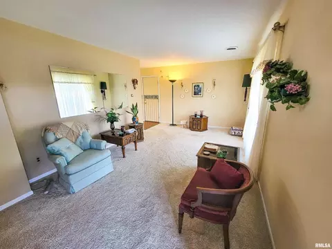 918 W 5th St, Flora, IL 62839 photo 5