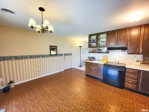 918 W 5th St, Flora, IL 62839 photo 18