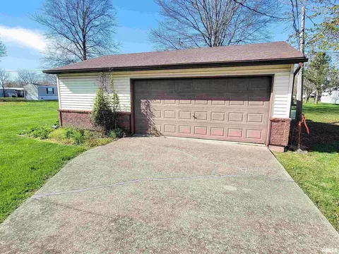 918 W 5th St, Flora, IL 62839 photo 2