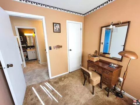 918 W 5th St, Flora, IL 62839 photo 37