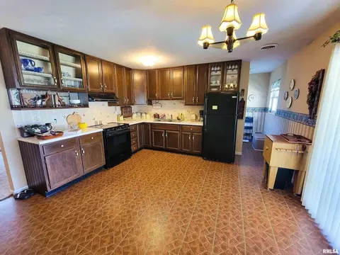 918 W 5th St, Flora, IL 62839 photo 12
