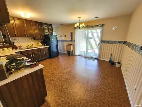 918 W 5th St, Flora, IL 62839 photo 13