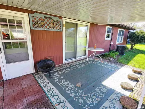 918 W 5th St, Flora, IL 62839 photo 22